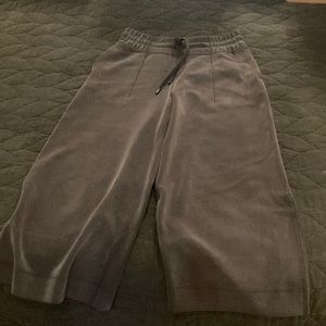 Lululemon high rise softstreme wide leg crop size 6, muted black color.